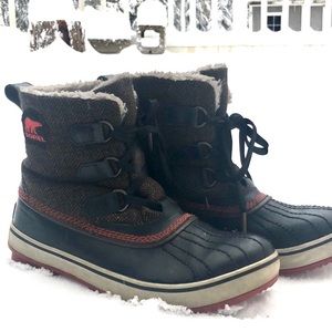 Sorel tweed upper boots with a red sole. Size 8